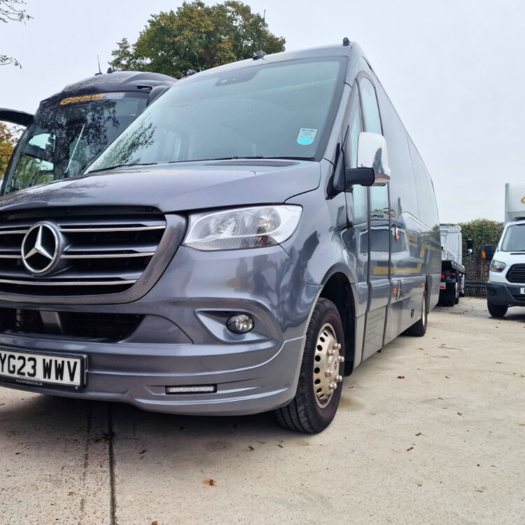 School Prom Minibus and Party Bus Hire in London